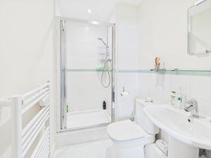 Ensuite- click for photo gallery